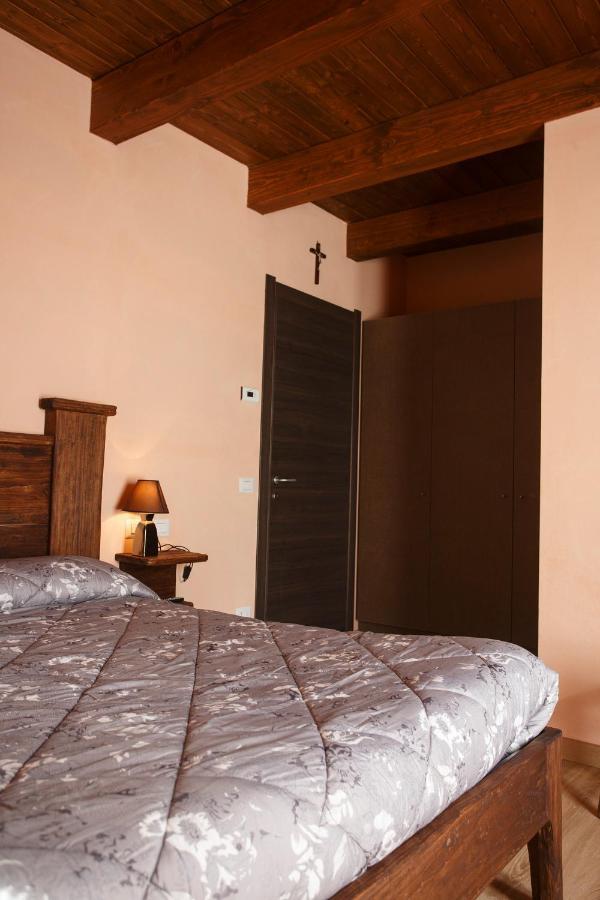 Circolo Operaio Acli Colloro Hotel Exterior photo